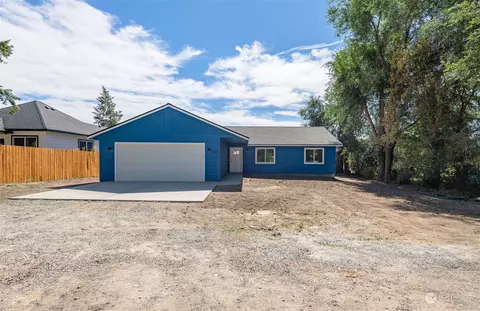 Exterior - 306 W Walnut St, Waterville, WA 98858 photo 2 of 12