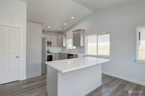 Kitchen - 306 W Walnut St, Waterville, WA 98858 photo 4 of 7