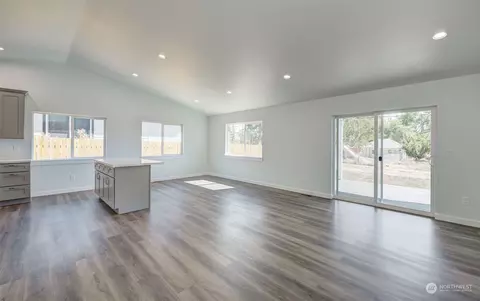 Living - 306 W Walnut St, Waterville, WA 98858 photo 1 of 9