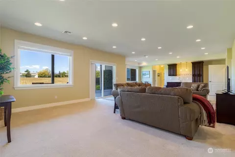 Living - 602 Summers Cir, Walla Walla, WA 99362 photo 4 of 4