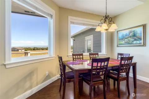 Dining - 602 Summers Cir, Walla Walla, WA 99362 photo 2 of 3