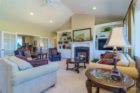 Living - 602 Summers Cir, Walla Walla, WA 99362 photo 2 of 4