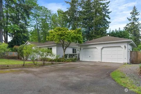 8520 188th St SW, Edmonds, WA 98026