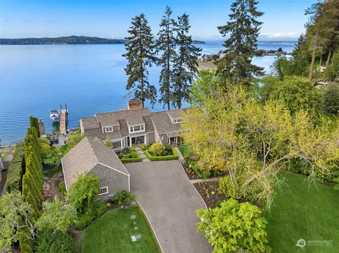 9784 NE Lafayette Ave, Bainbridge Island, WA 98110
