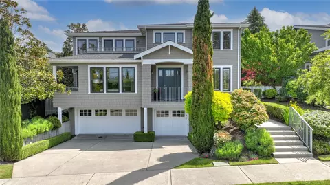 710 3rd St S, Kirkland, WA 98033
