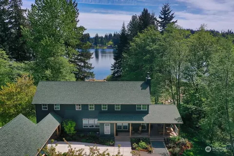 6535 Wintergreen Dr, Clinton, WA 98236