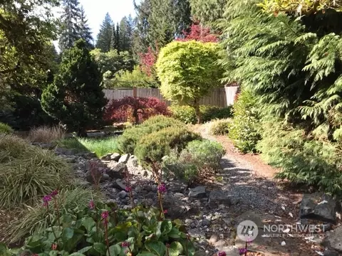 Exterior - 18819 92nd Ave NE, Bothell, WA 98011 photo 7 of 10