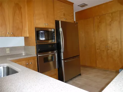 Kitchen - 18819 92nd Ave NE, Bothell, WA 98011 photo 2 of 3