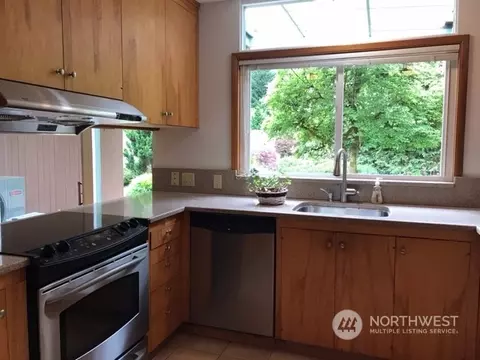 Kitchen - 18819 92nd Ave NE, Bothell, WA 98011 photo 1 of 3