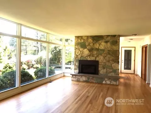 Living - 18819 92nd Ave NE, Bothell, WA 98011 photo 1 of 4