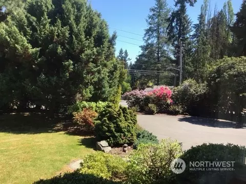 Exterior - 18819 92nd Ave NE, Bothell, WA 98011 photo 2 of 10