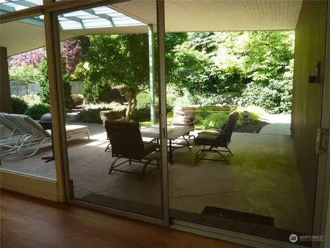 Exterior - 18819 92nd Ave NE, Bothell, WA 98011 photo 5 of 10