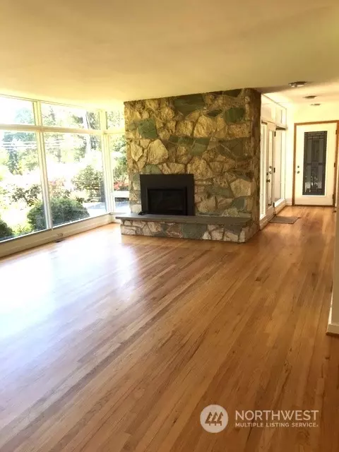 Living - 18819 92nd Ave NE, Bothell, WA 98011 photo 2 of 4