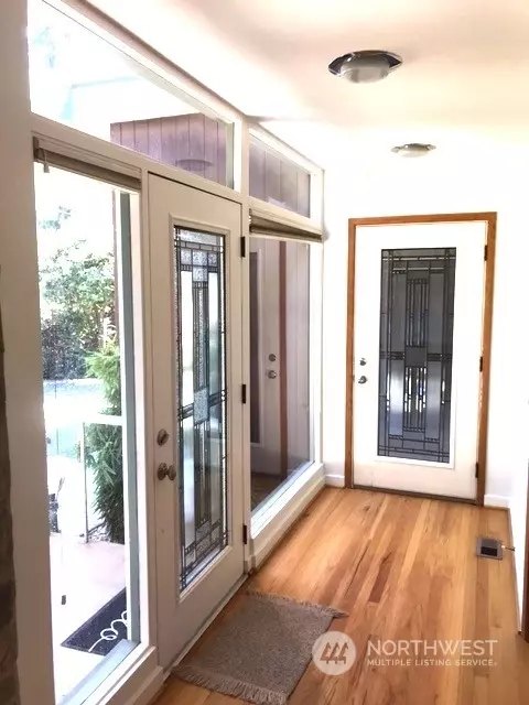 Entry Way - 18819 92nd Ave NE, Bothell, WA 98011 photo 2 of 3