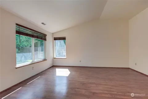 Living - 14413 55th Ave SE, Everett, WA 98208 photo 5 of 9