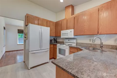 Kitchen - 14413 55th Ave SE, Everett, WA 98208 photo 2 of 4