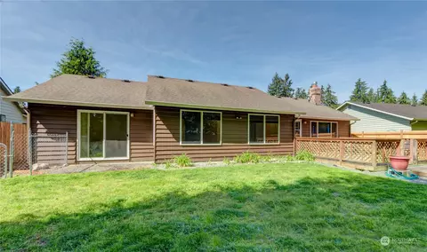 Exterior - 14413 55th Ave SE, Everett, WA 98208 photo 9 of 10