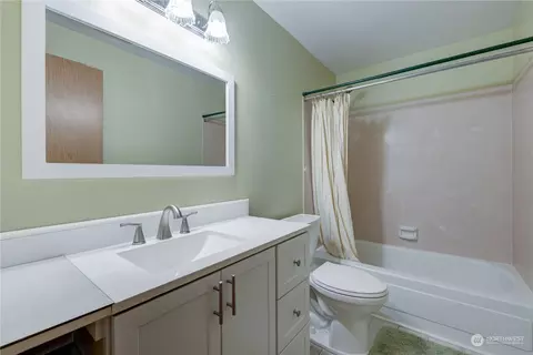 Bath - 14413 55th Ave SE, Everett, WA 98208 photo 3 of 3