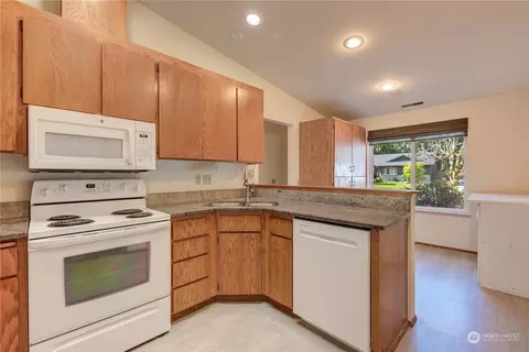 Kitchen - 14413 55th Ave SE, Everett, WA 98208 photo 1 of 4