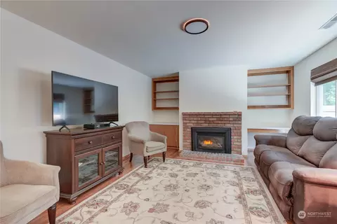 Living - 14413 55th Ave SE, Everett, WA 98208 photo 8 of 9