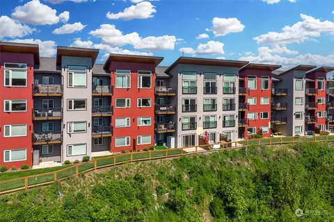 1882 Front St #206, Lynden, WA 98264
