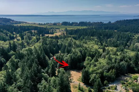3645 Dandelion Ln, Clinton, WA 98236