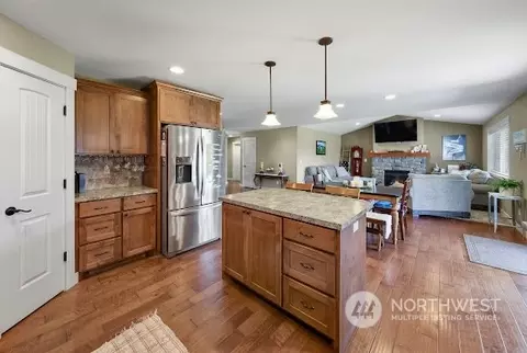 Kitchen - 721 Maple Ridge Dr, Everson, WA 98247 photo 3 of 4