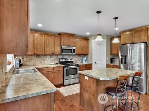 Kitchen - 721 Maple Ridge Dr, Everson, WA 98247 photo 2 of 4