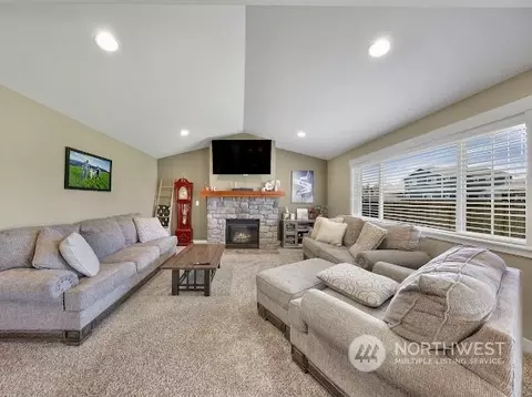 Living - 721 Maple Ridge Dr, Everson, WA 98247 photo 2 of 3