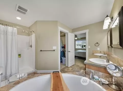 Bath - 721 Maple Ridge Dr, Everson, WA 98247 photo 4 of 4