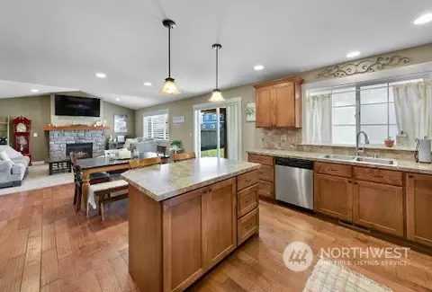 Kitchen - 721 Maple Ridge Dr, Everson, WA 98247 photo 4 of 4