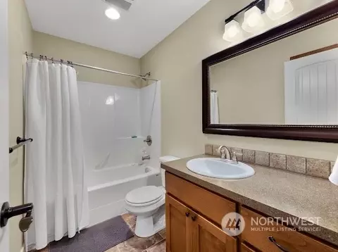 Bath - 721 Maple Ridge Dr, Everson, WA 98247 photo 1 of 4