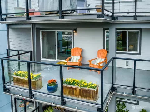 2040 13th Ave W #22, Seattle, WA 98119