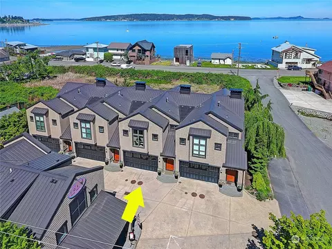 1095 Essex St #3, Camano Island, WA 98282