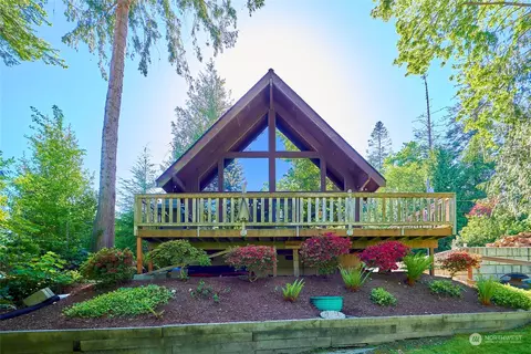 1559 Lake Dr, Camano Island, WA 98282