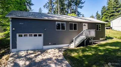1600 Lake Dr, Camano Island, WA 98282