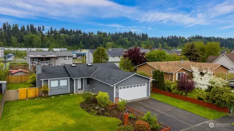 624 Chicago Blvd S, Pacific, WA 98047