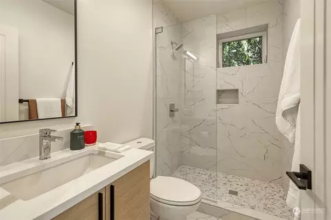 Bath - 3811 Eastern Ave N, Seattle, WA 98103 photo 3 of 4