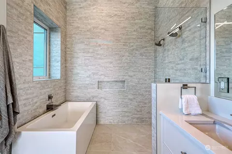 Bath - 3811 Eastern Ave N, Seattle, WA 98103 photo 1 of 4