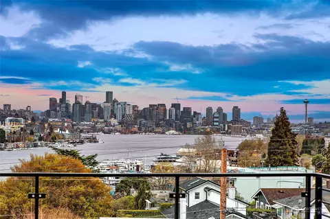View/Area - 3811 Eastern Ave N, Seattle, WA 98103 photo 2 of 5
