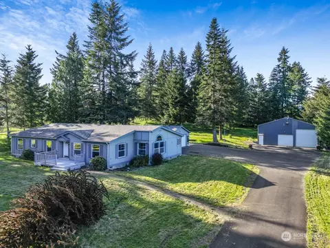 1300 S Silver Lake Rd, Castle Rock, WA 98611