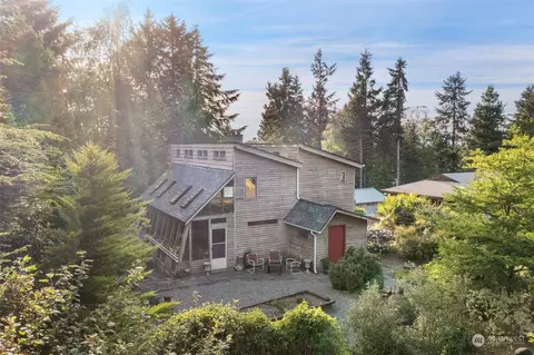 1853 NE Rustic Ln, Bremerton, WA 98310
