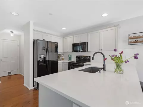 Kitchen - 19315 1st Ave W, Bothell, WA 98012 photo 3 of 4