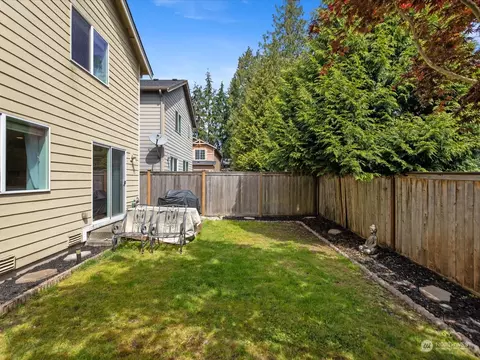 Exterior - 19315 1st Ave W, Bothell, WA 98012 photo 4 of 7