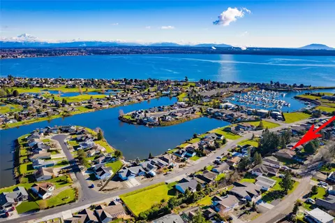8148 Comox Rd, Blaine, WA 98230