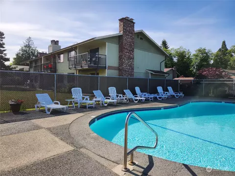 3590 Narrows View Ln NE #101, Bremerton, WA 98310