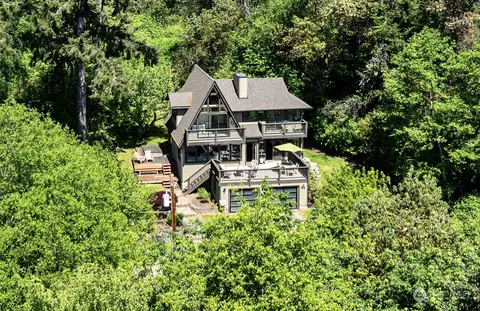 4510 SW 244th St, Vashon, WA 98070