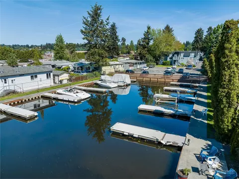 7217 NE 175th St #104, Kenmore, WA 98028