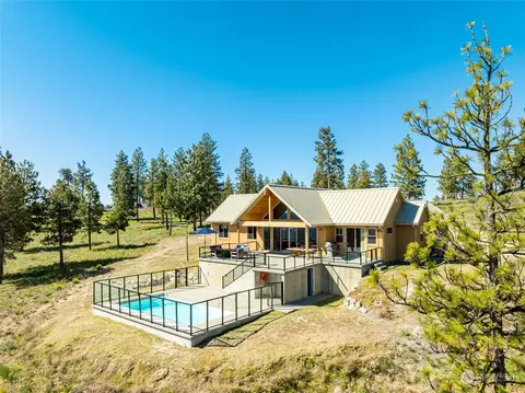 863 Blazing Star Ln, Chelan, WA 98816