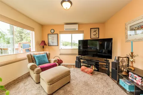 Living - 91 Jara Way, Sequim, WA 98382 photo 1 of 2